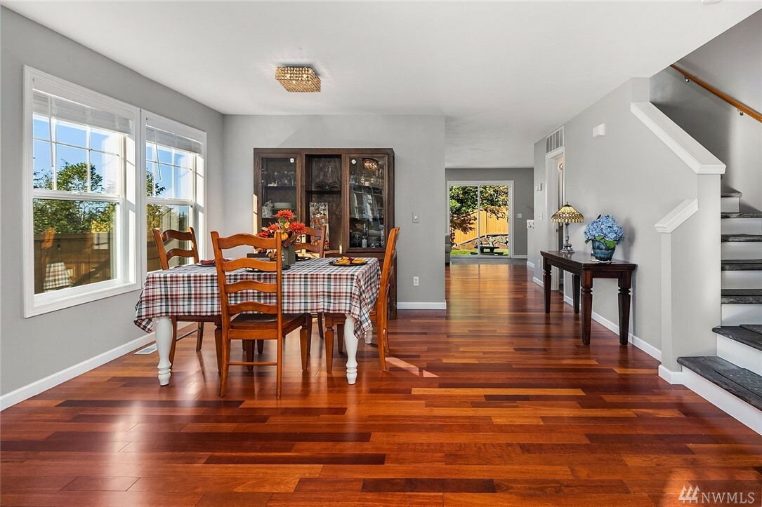 Property Photo: 7127 Cranberry Ct SE WA 98065