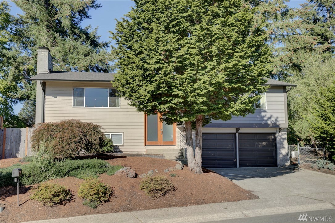 Property Photo:  16001 132nd Place SE  WA 98058 