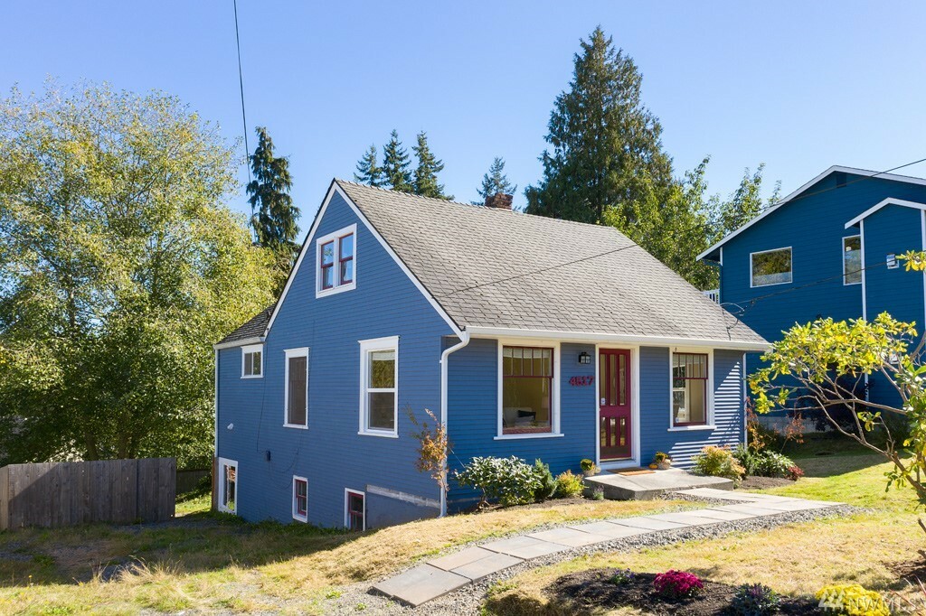 Property Photo:  4517 Seahurst Ave  WA 98203 