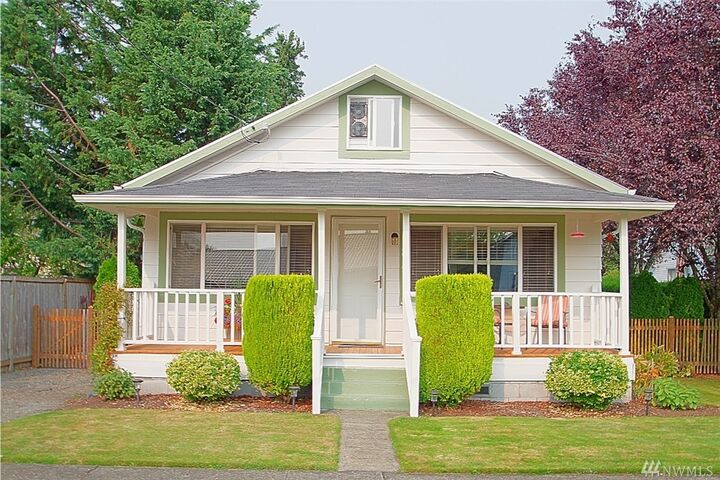 Property Photo:  1215 Davis Ave  WA 98022 