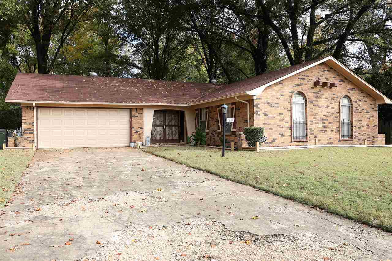 Property Photo: 1974 Lydgate Cv TN 38116