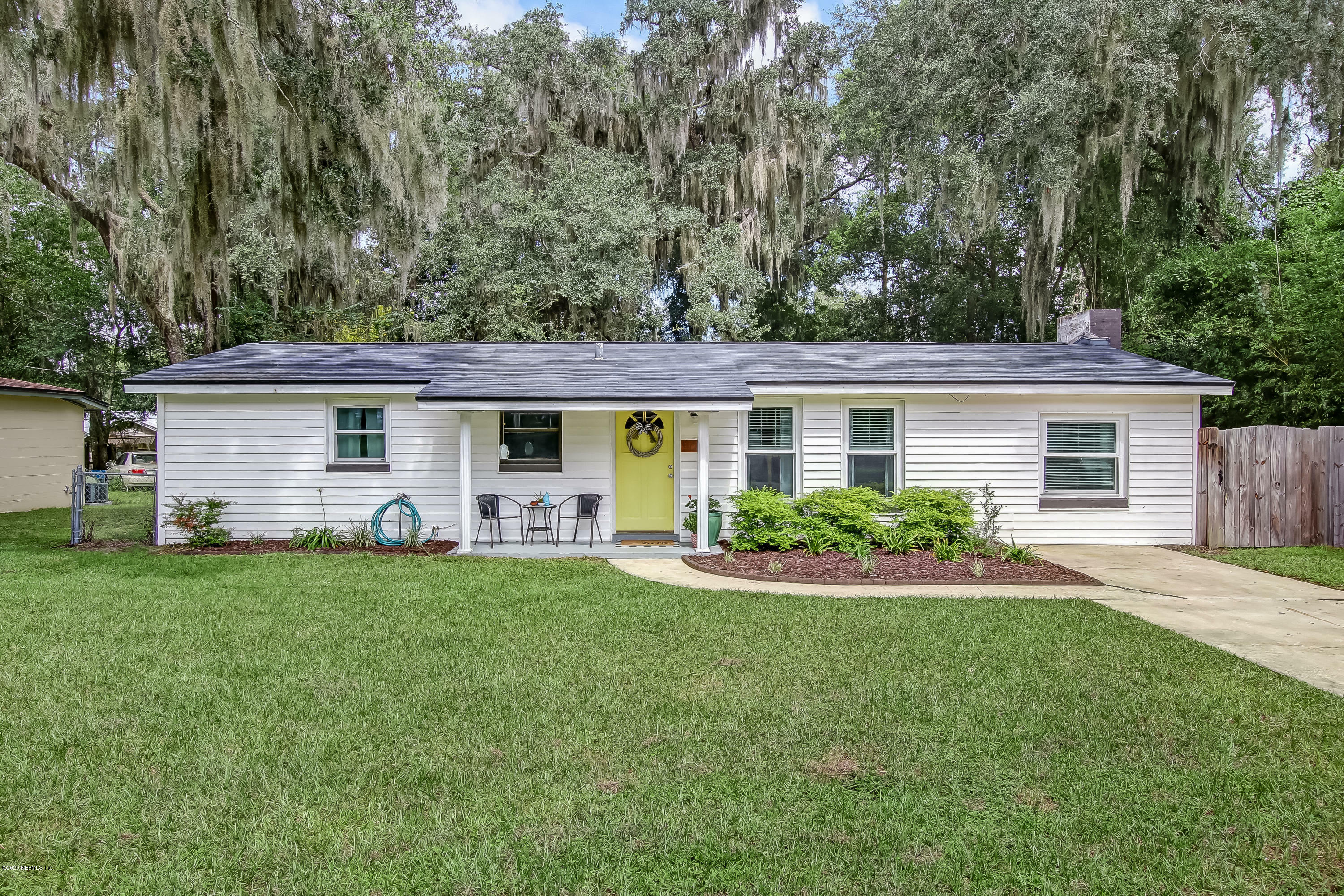 Property Photo:  902 Magnolia Avenue  FL 32043 