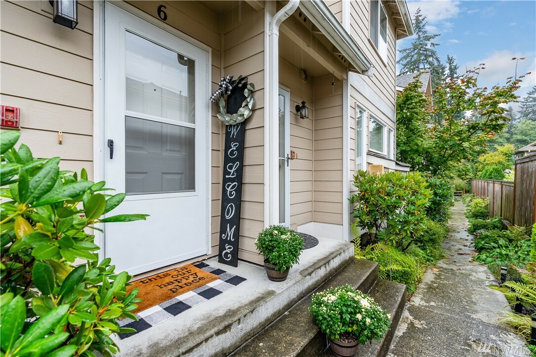 Property Photo:  7435 210th St SW 6  WA 98026 