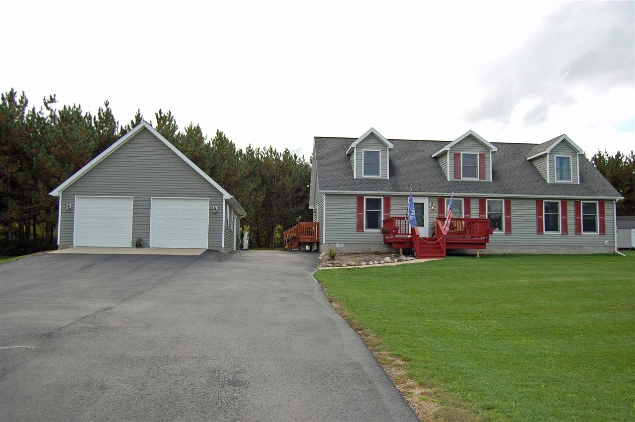 Property Photo:  2060 Lakeview  MI 49706 