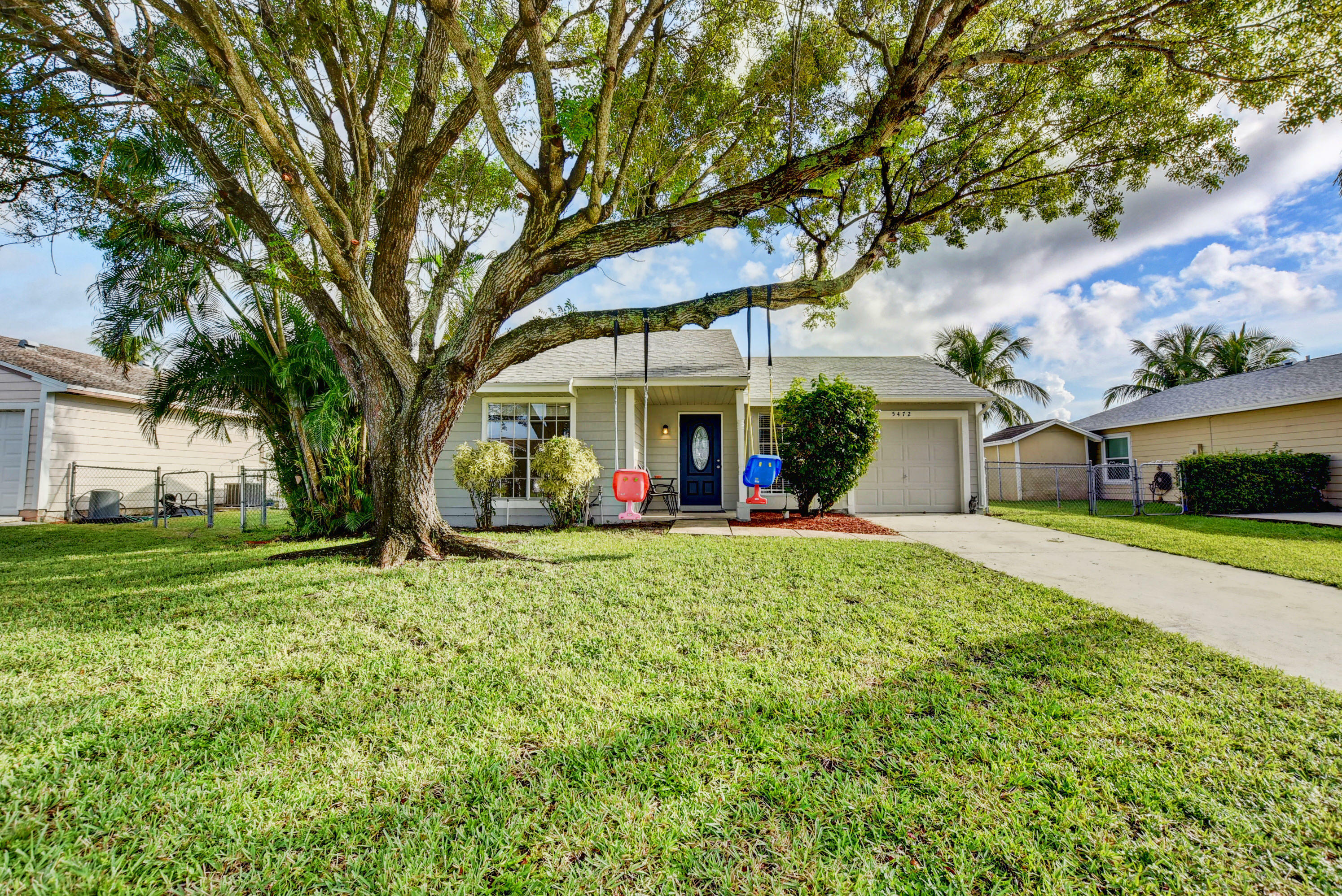 Property Photo:  5472 Courtney Circle  FL 33472 