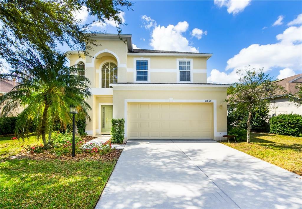 Property Photo: 13858 Waterthrush Place FL 34202