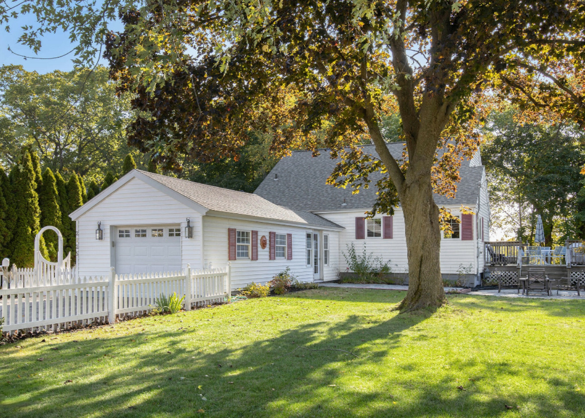 Property Photo:  2125 Oak Avenue  MI 49445 