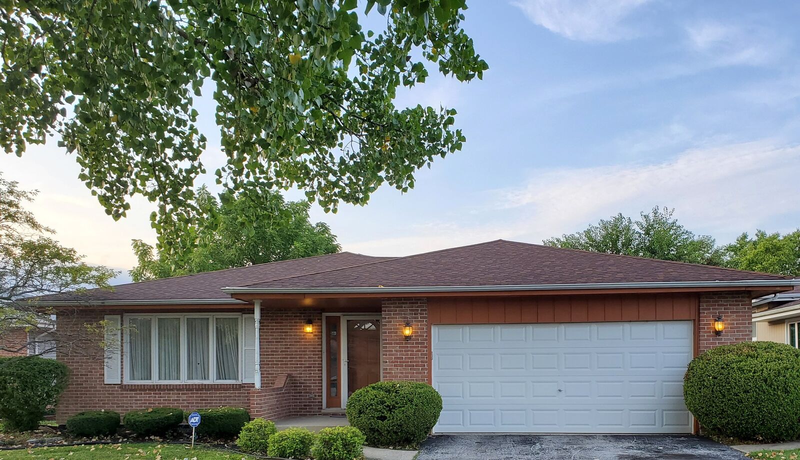 Property Photo:  2924 200th Place  IL 60411 