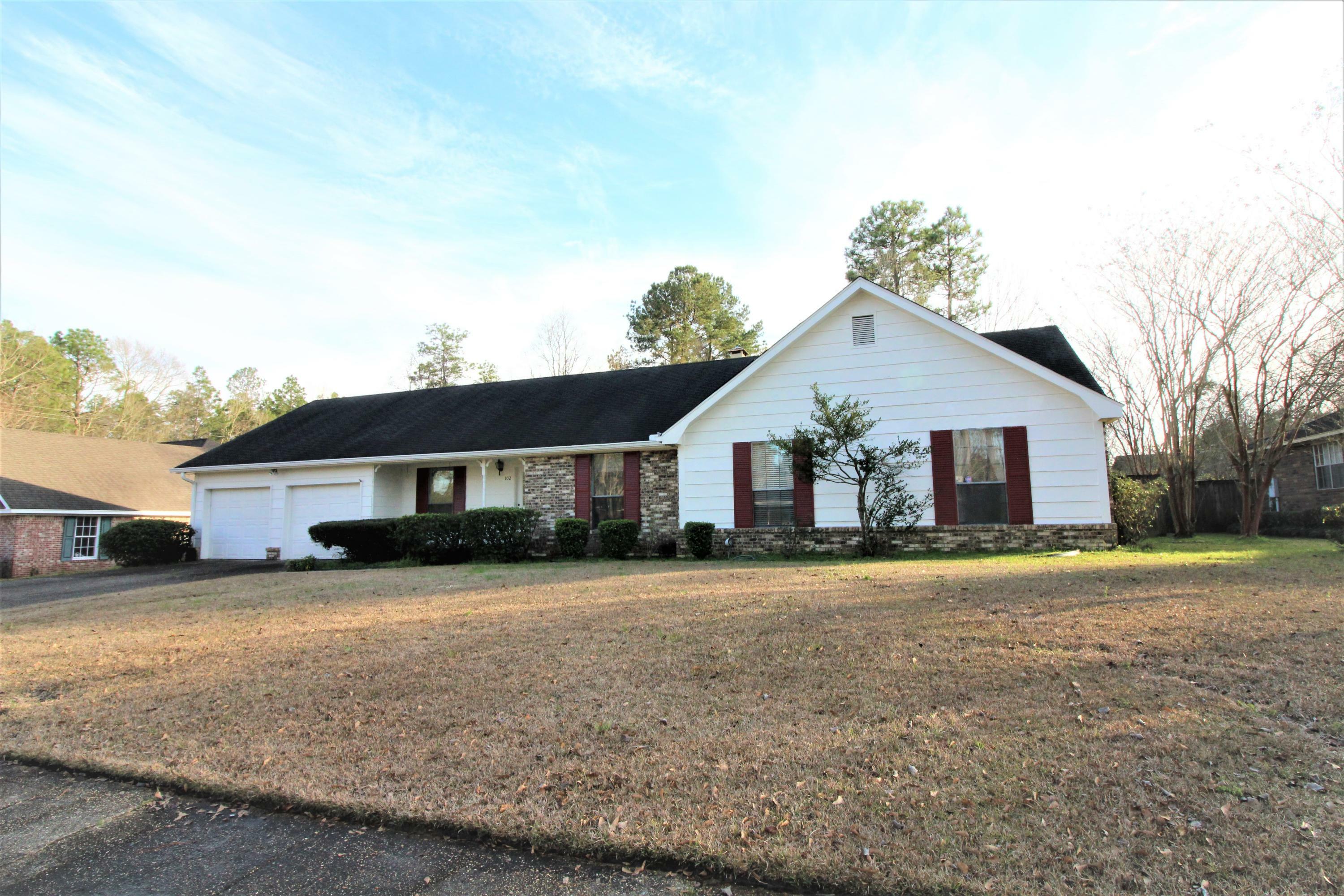 Property Photo:  102 Kensington Dr.  MS 39402 