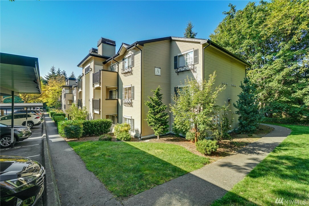 Property Photo:  916 3rd Ave A205  WA 98033 