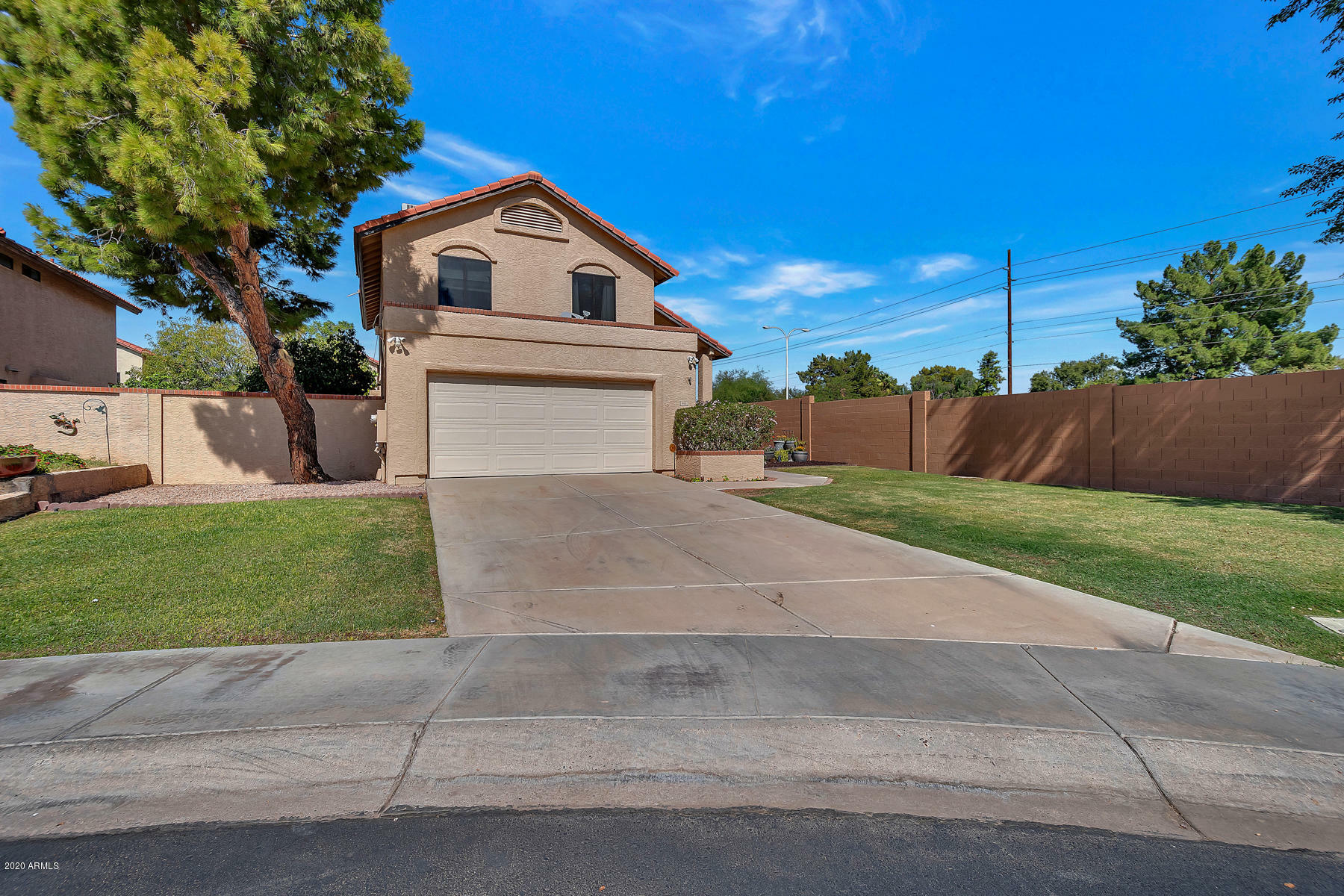 Property Photo:  964 E Manor Drive  AZ 85225 