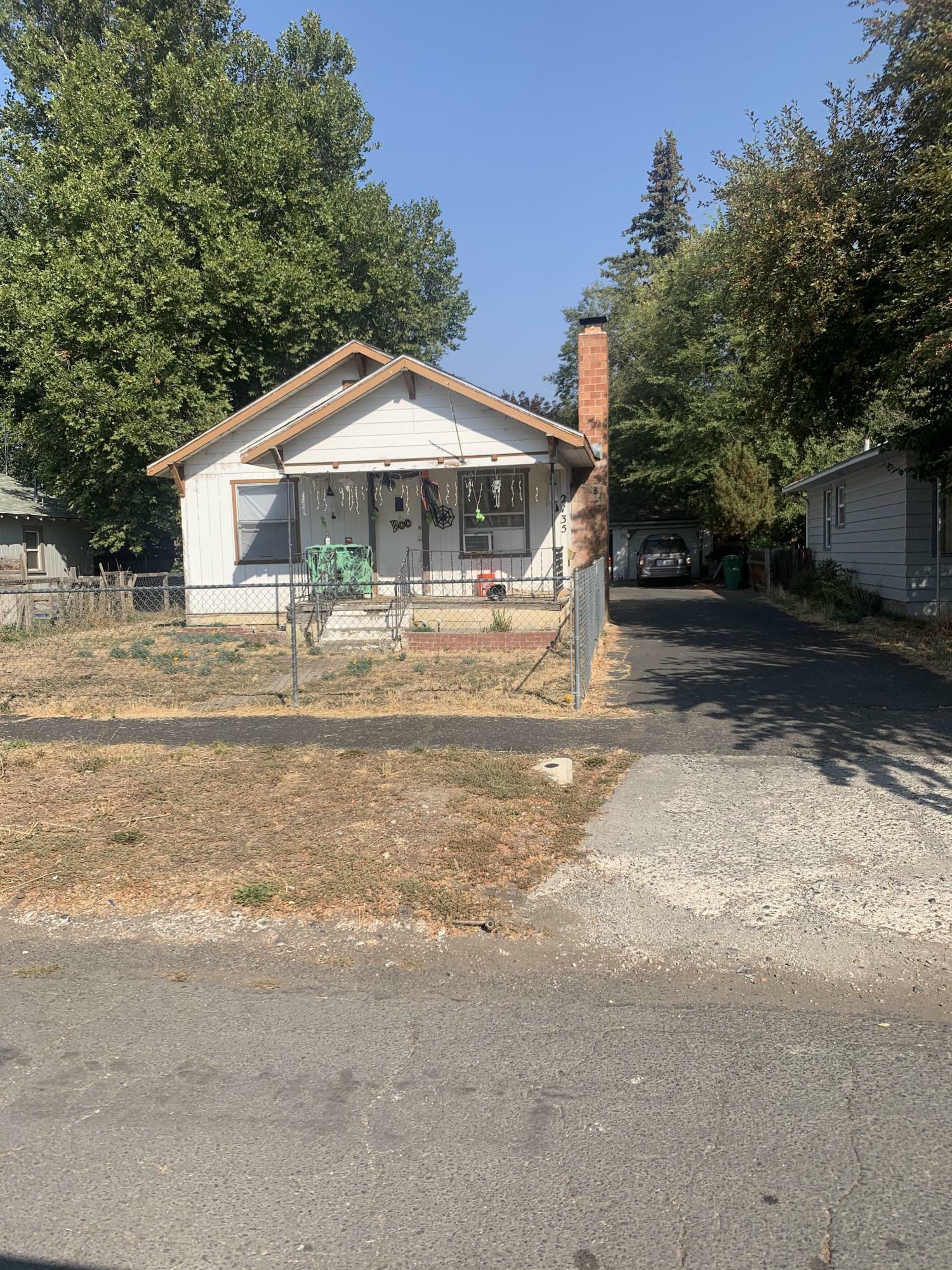 Property Photo:  2135 Darrow Avenue  OR 97601 