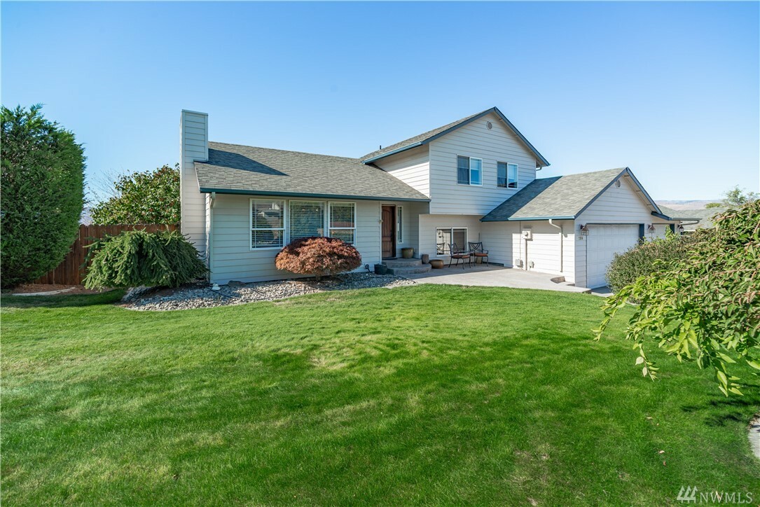 Property Photo:  2374 Prairie Dr  WA 98802 