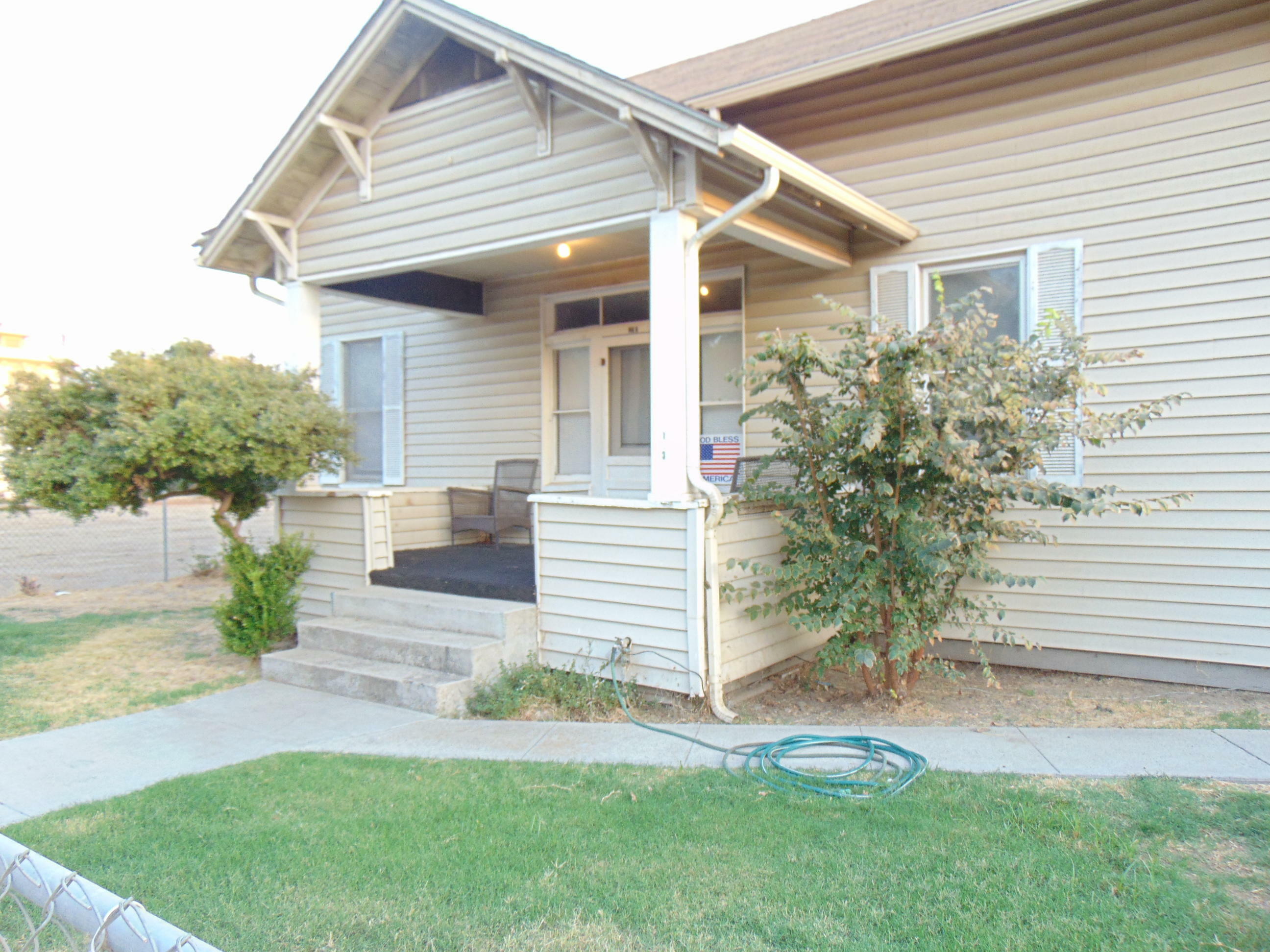 123 W Myrtle Street  Hanford CA 93230 photo