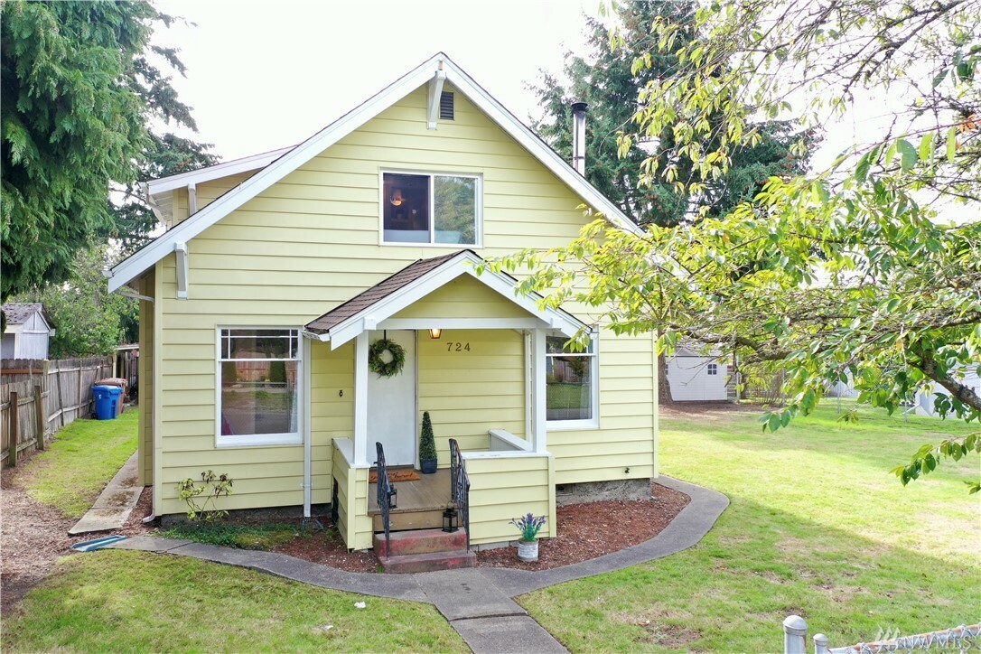 Property Photo: 724 E 52nd St WA 98404