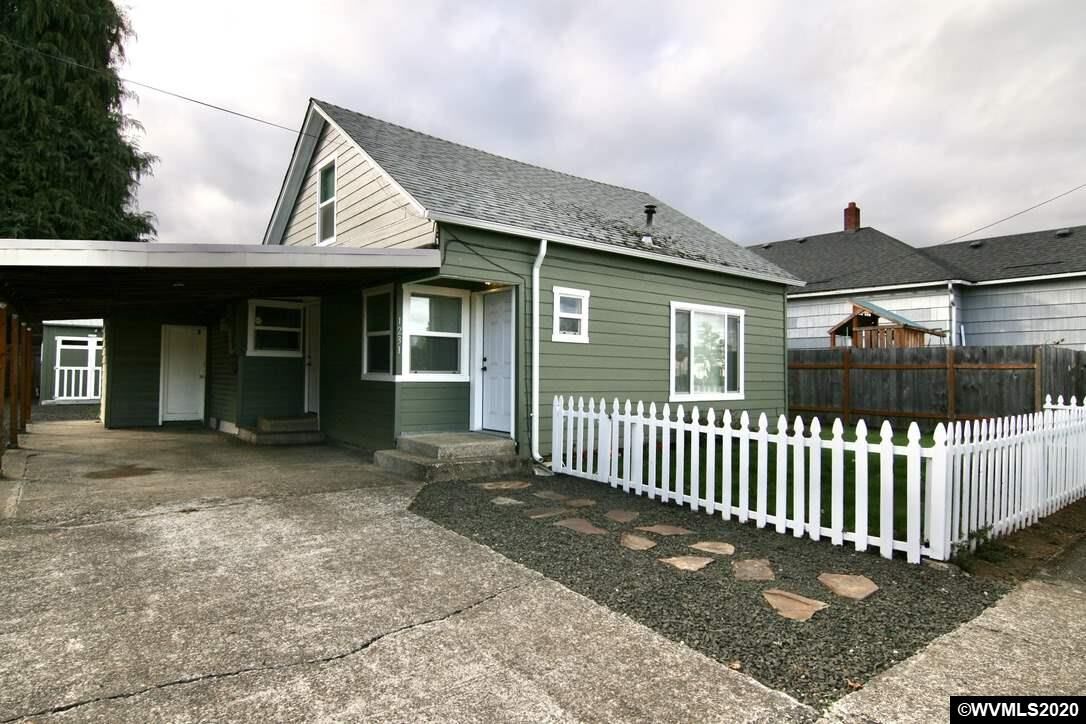 Property Photo: 1231 SW Church St OR 97338