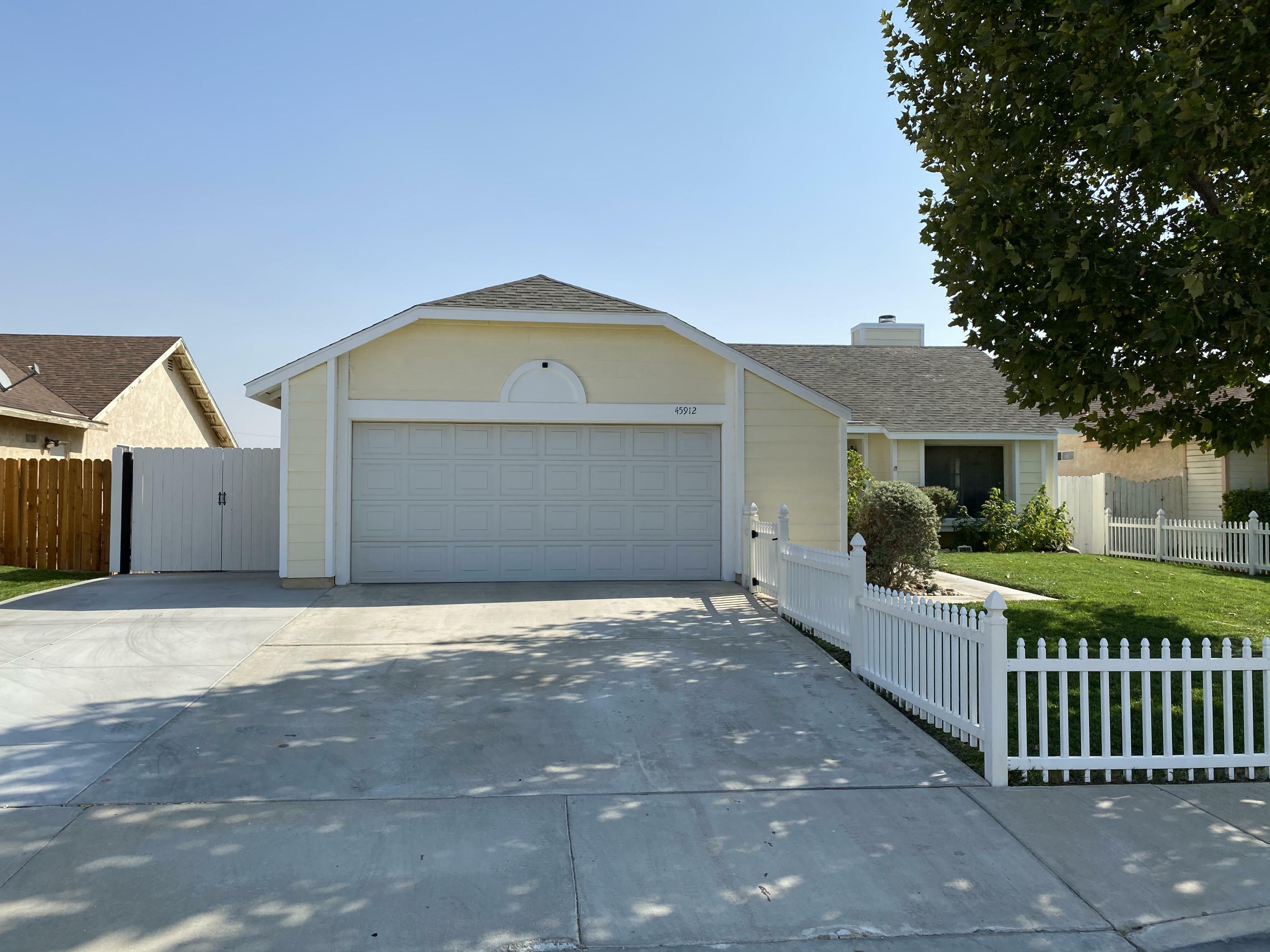 Property Photo:  45912 Schamise Street  CA 93534 