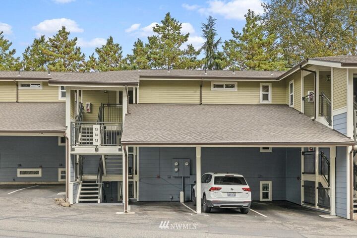 Property Photo: 7571 Old Redmond Road 13 WA 98052