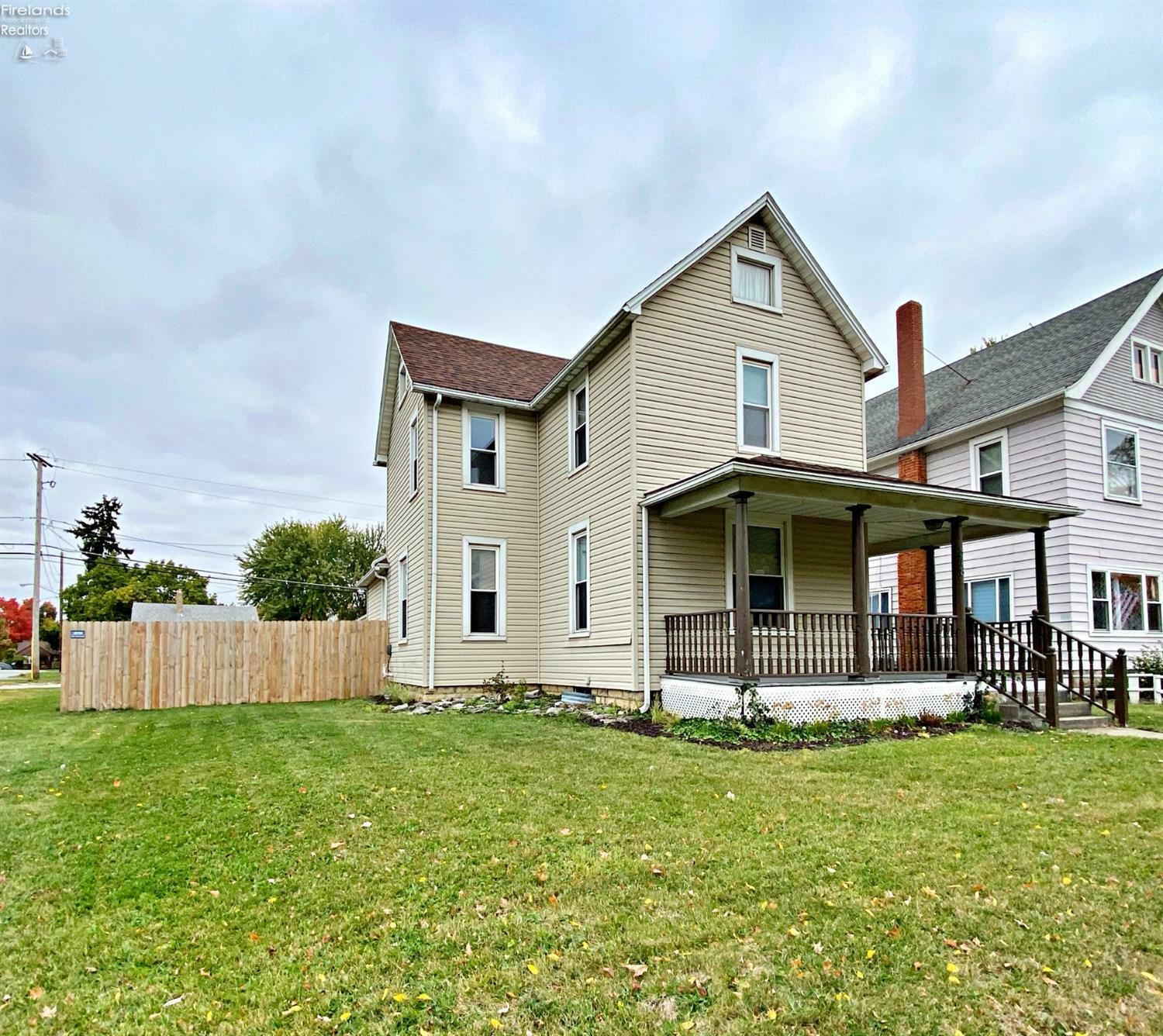 Property Photo:  318 W Perry Street  OH 44883 