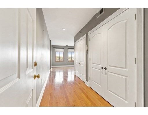 Property Photo:  315 Rantoul Street 401  MA 01915 