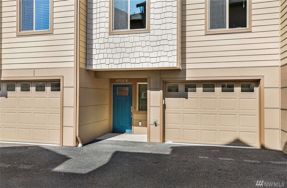 Property Photo: 4908 B S Willow St WA 98118
