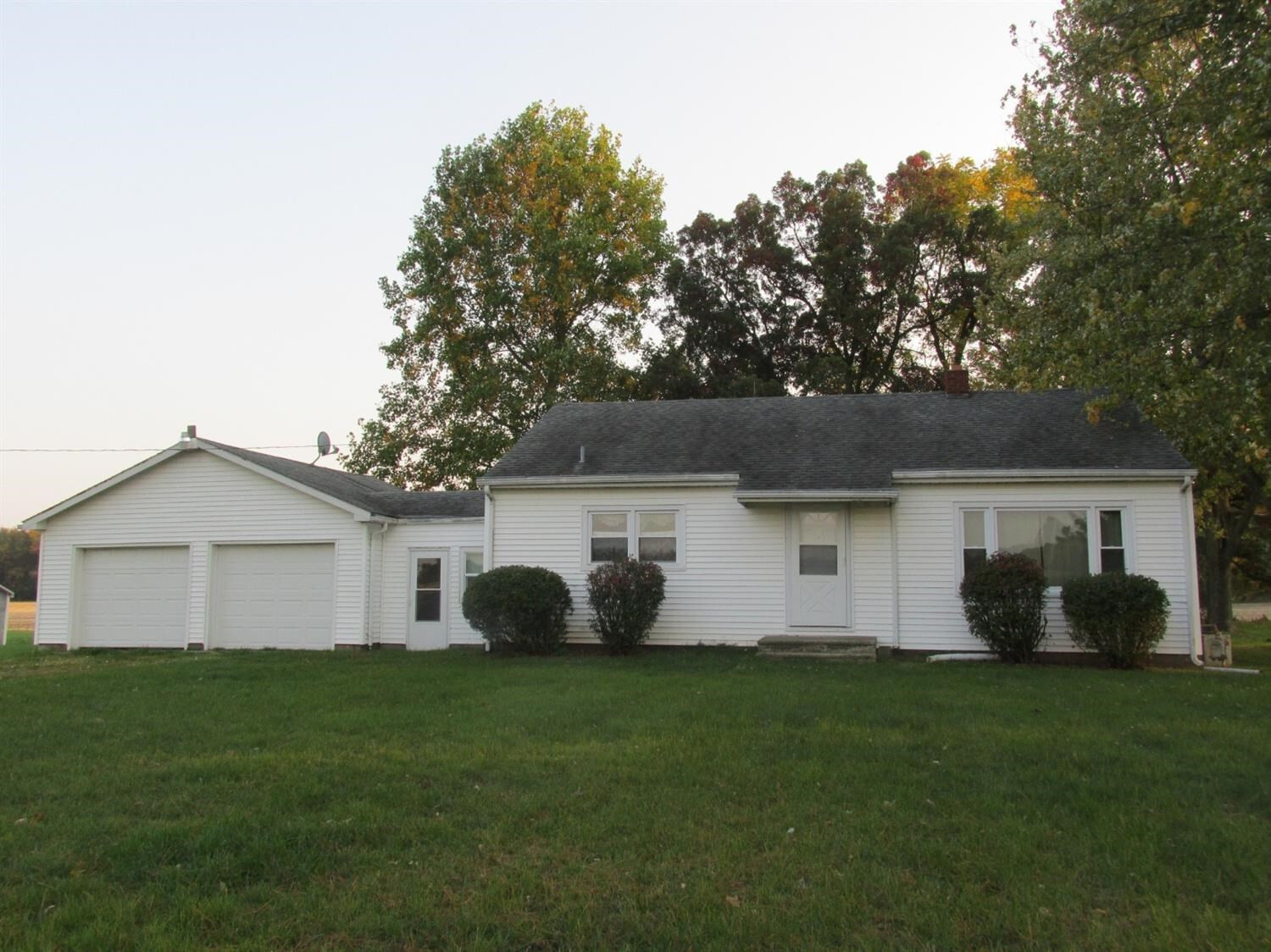 Property Photo: 706 W 850 South IN 46382