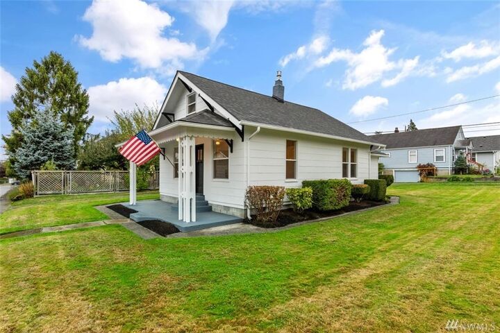 Property Photo: 124 S 9th St WA 98274