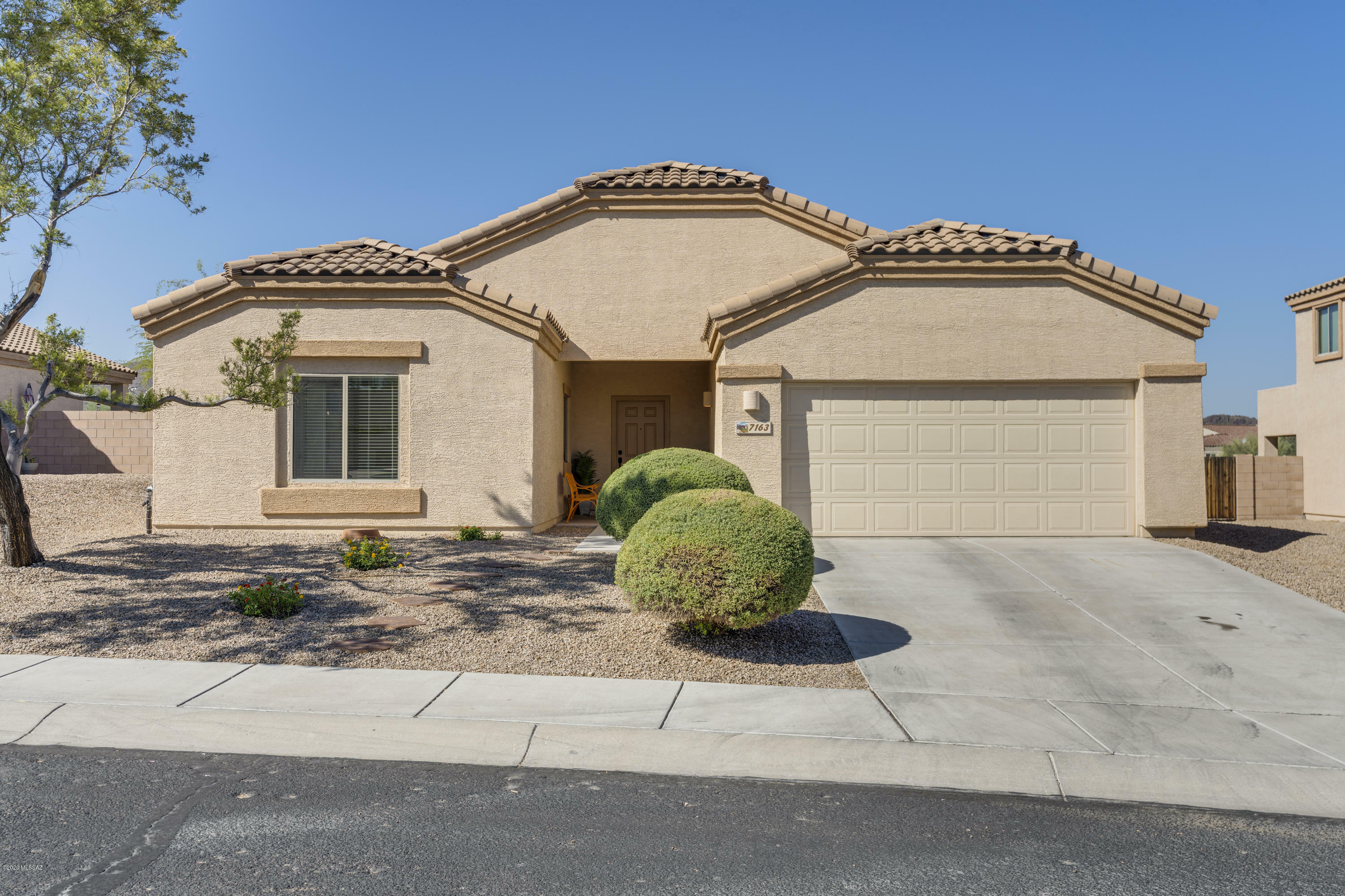 Property Photo:  7163 W Oracle Ridge Trail  AZ 85743 