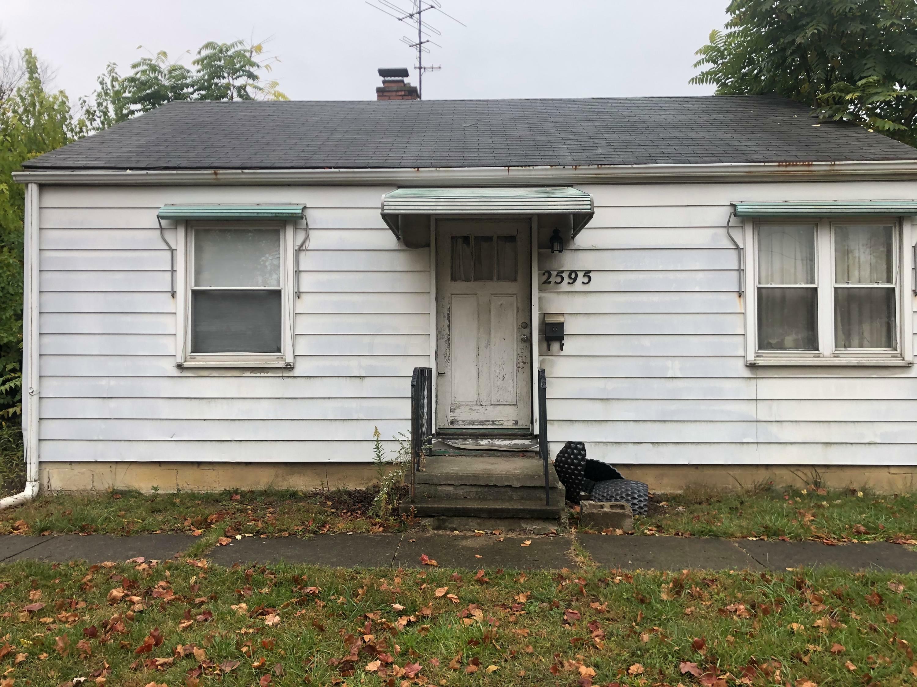 Property Photo: 2595 Homecroft Drive OH 43211