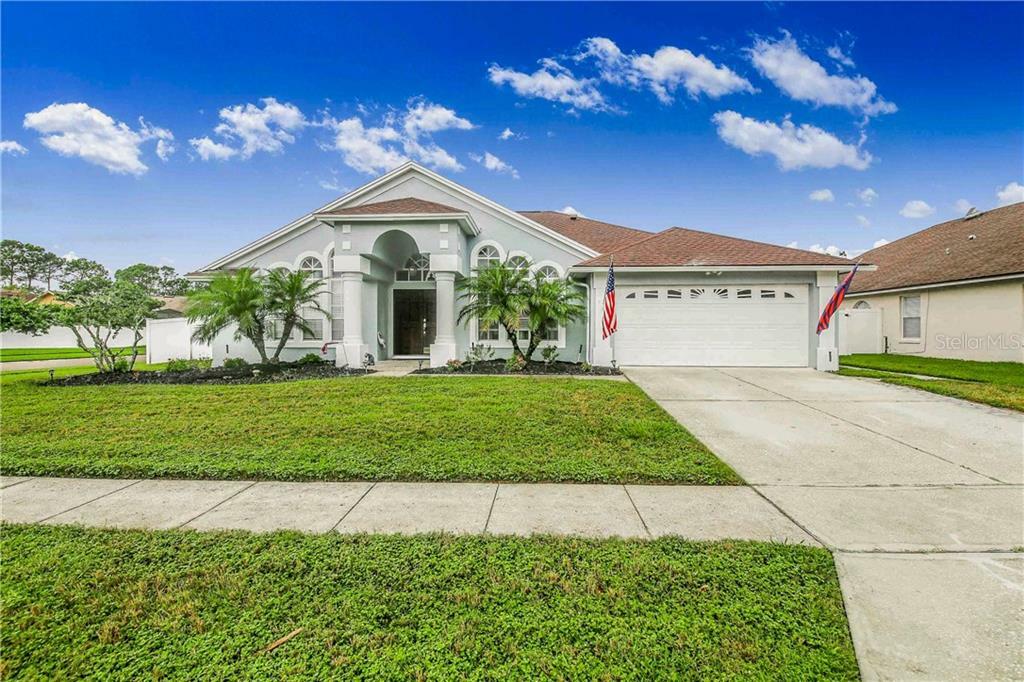 Property Photo:  826 Woodmeade Court  FL 32828 