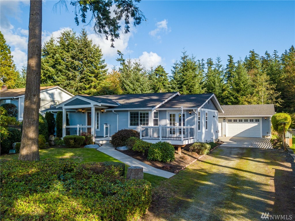 Property Photo: 428 Stirling Dr WA 98282