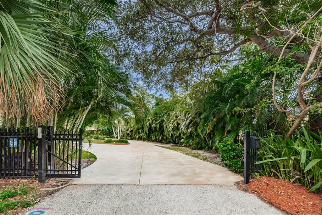 Property Photo:  14190 Victoria Road  FL 33774 