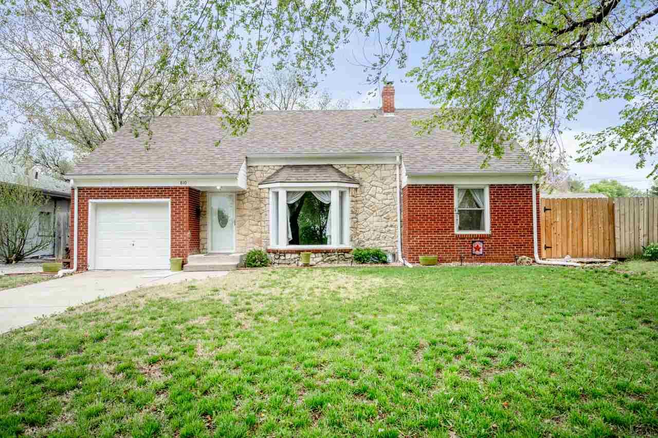 Property Photo: 810 N Broadview St KS 67208