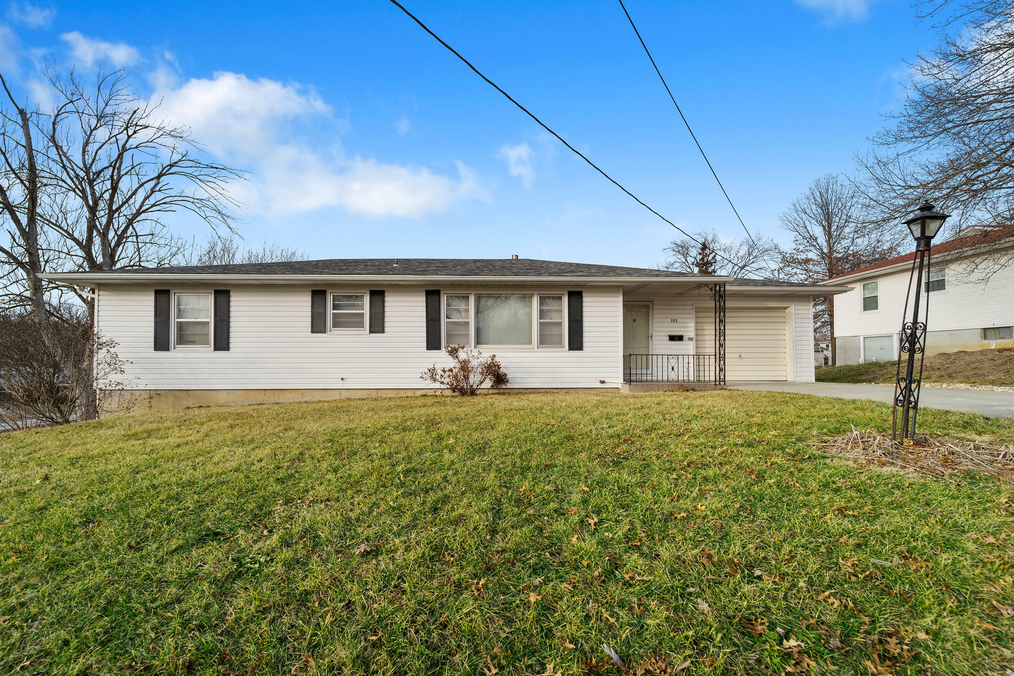 Property Photo:  203 Lynn Ave  MO 65251 