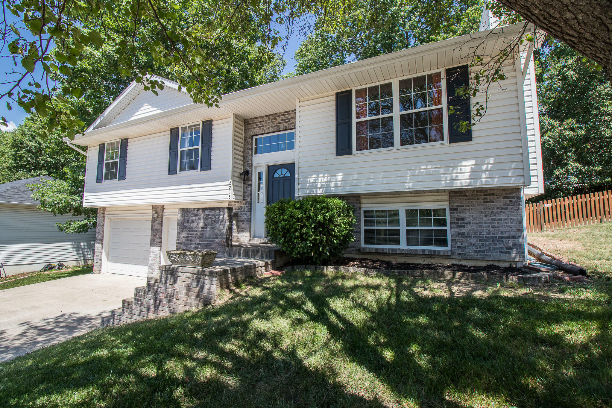 Property Photo:  2216 Martinshire Dr  MO 65203 