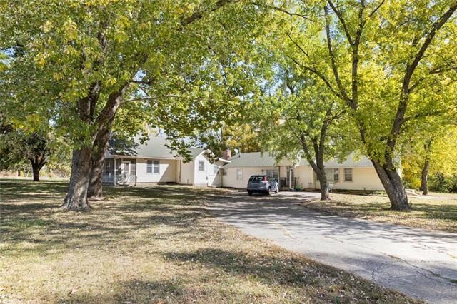 Property Photo: 1304 N Woodland Street KS 66061