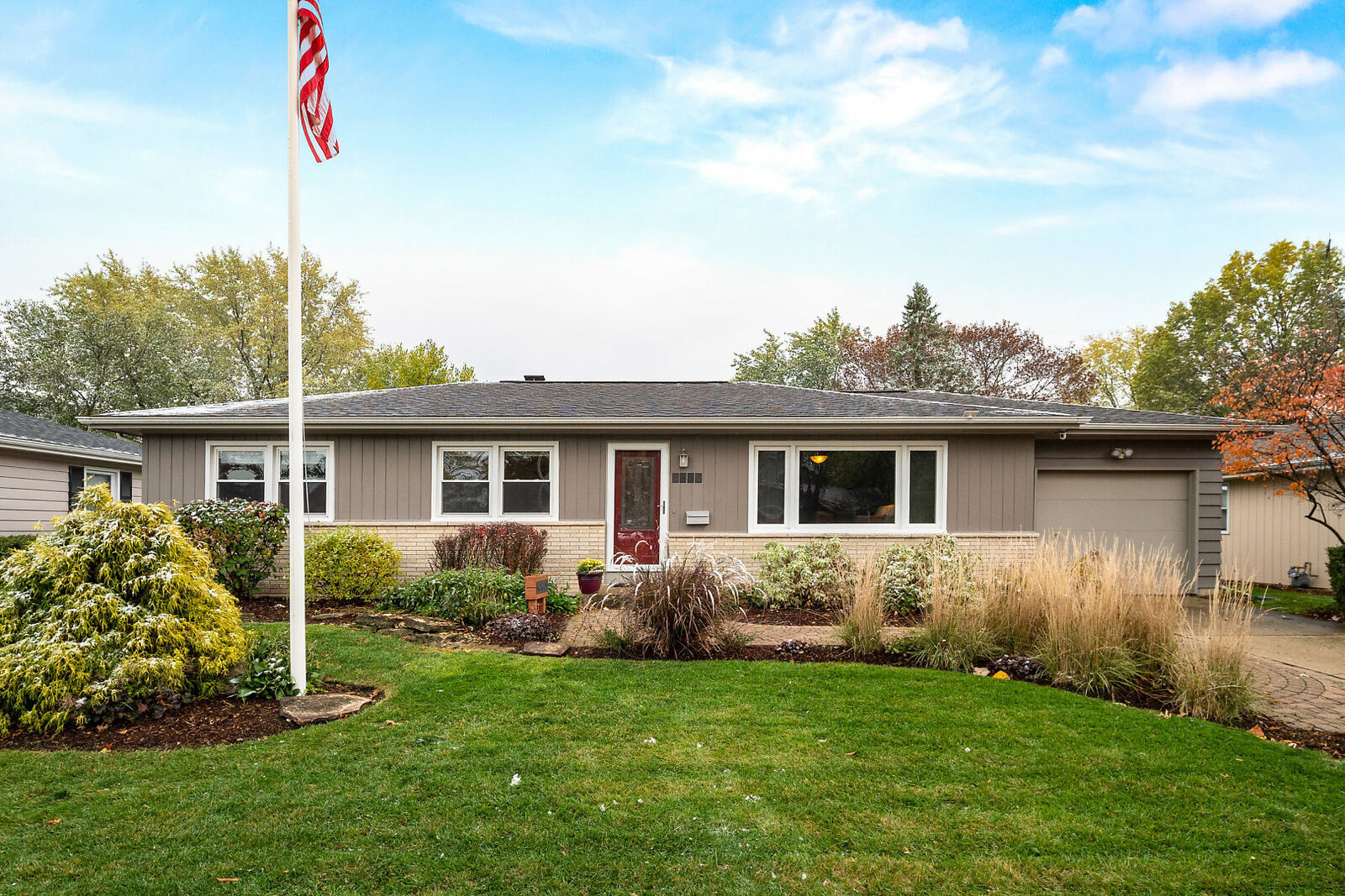 Property Photo:  1669 Lin Lor Lane  IL 60123 