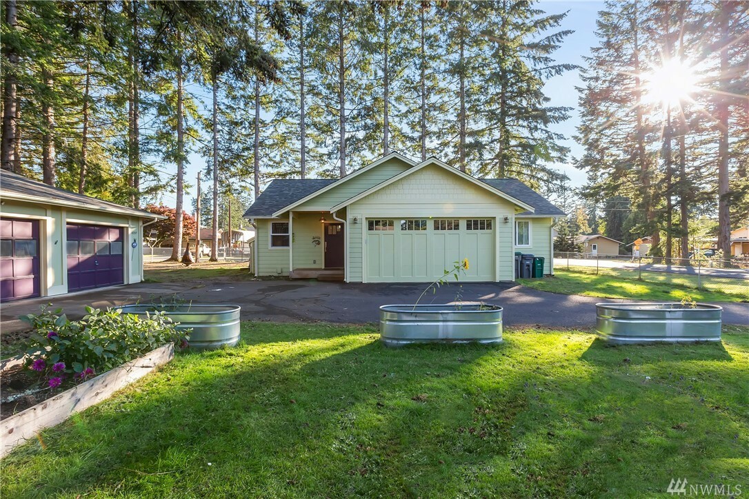 Property Photo:  4097 Eastwood Ave SE  WA 98366 