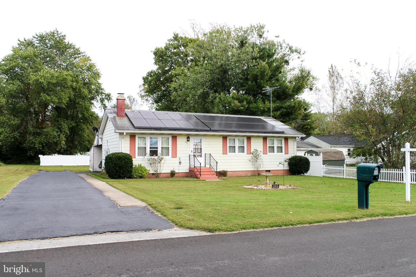 Property Photo: 202 N School Street MD 21639