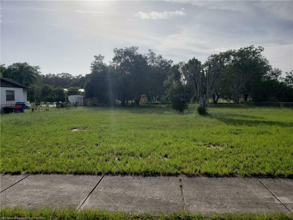 Property Photo:  1501 Sunkist Avenue  FL 33870 