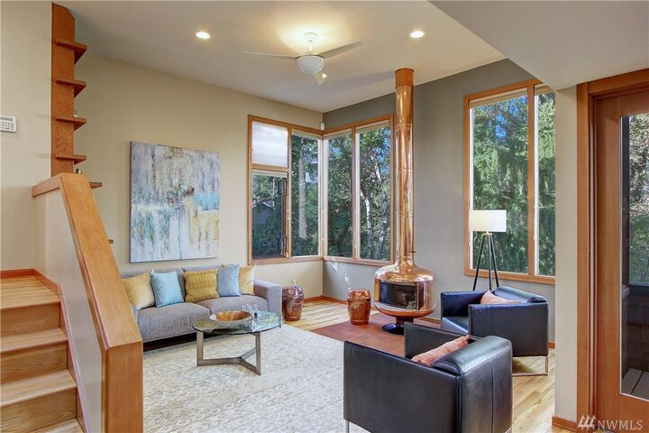 Property Photo: 18400 15th Place NE WA 98155