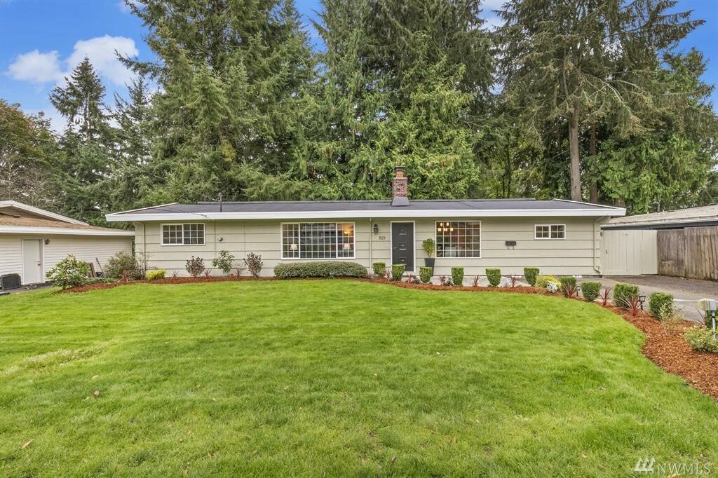 Property Photo:  819 Hanford Ave  WA 98310 