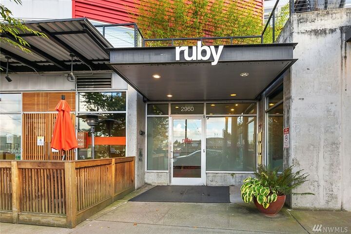 2960 Eastlake Ave E 405  Seattle WA 98102 photo