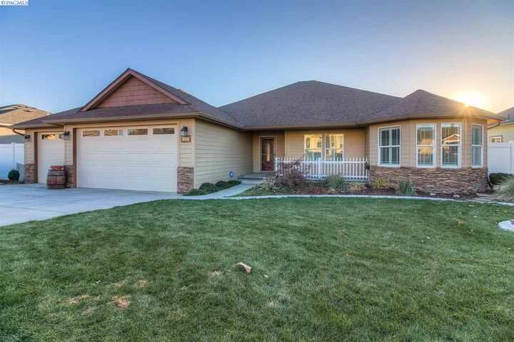 1902 Wyant Way  Grandview WA 98930 photo