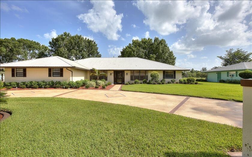 Property Photo:  725 Golfside Lane  FL 33870 