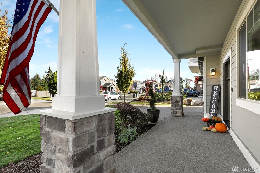 Property Photo: 2110 5th Ave NW WA 98371