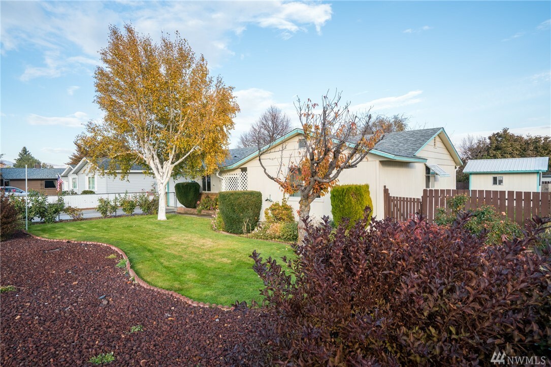 Property Photo: 913 Willis St WA 98801