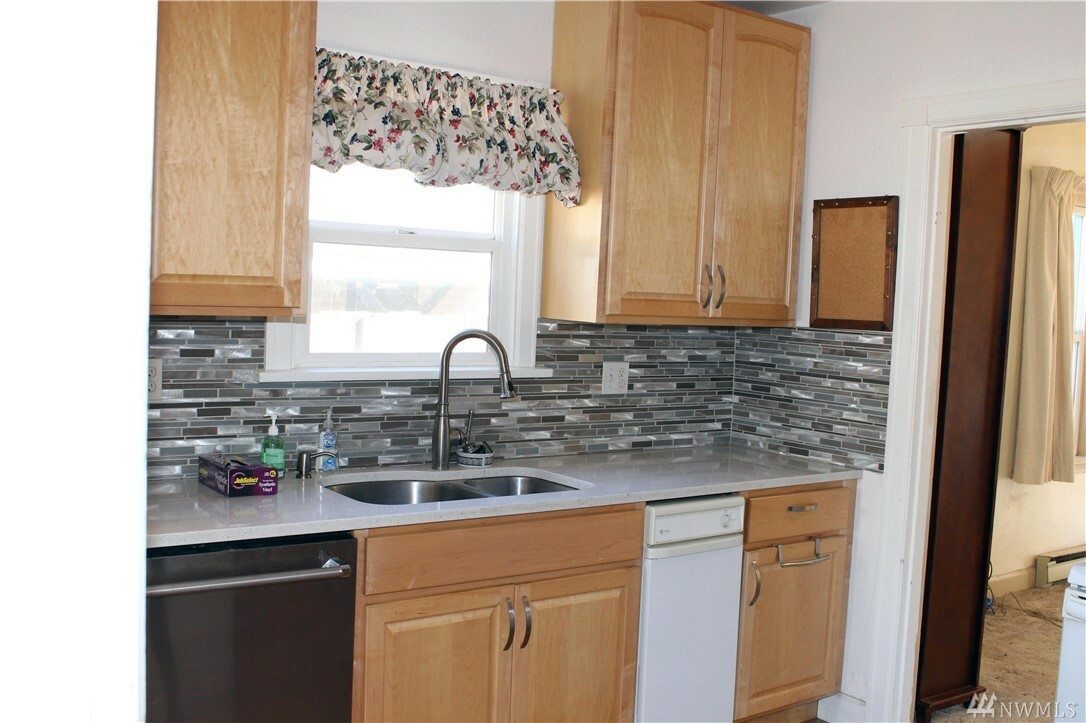 Property Photo: 810 Monroe St WA 98801