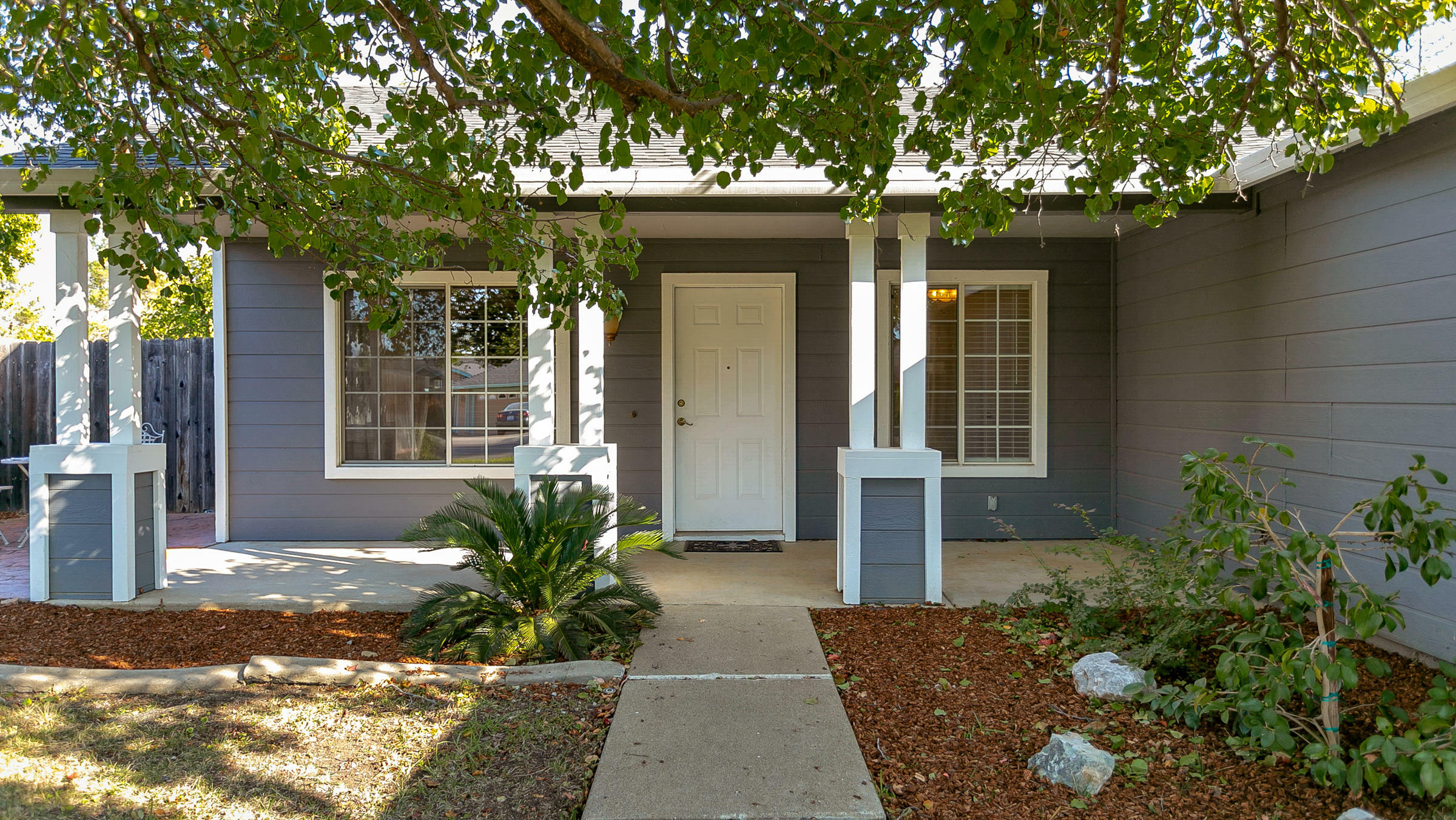 Property Photo:  615 Julian Street  CA 96003 