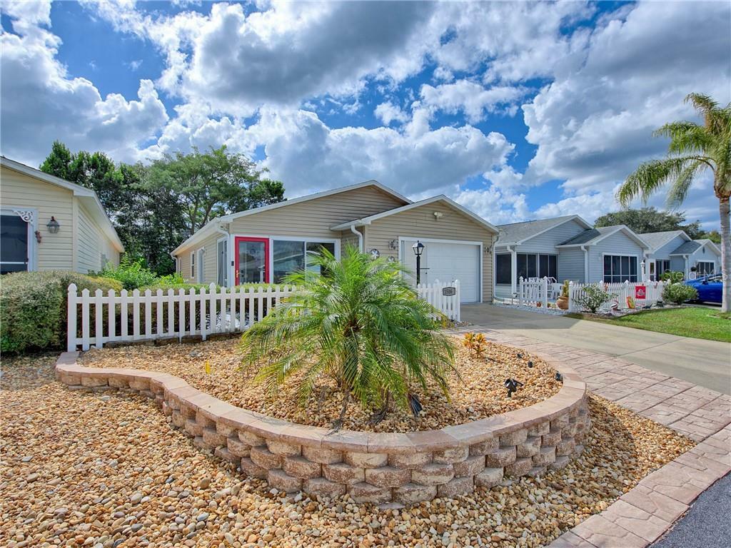 Property Photo:  1506 Lozano Avenue  FL 32159 